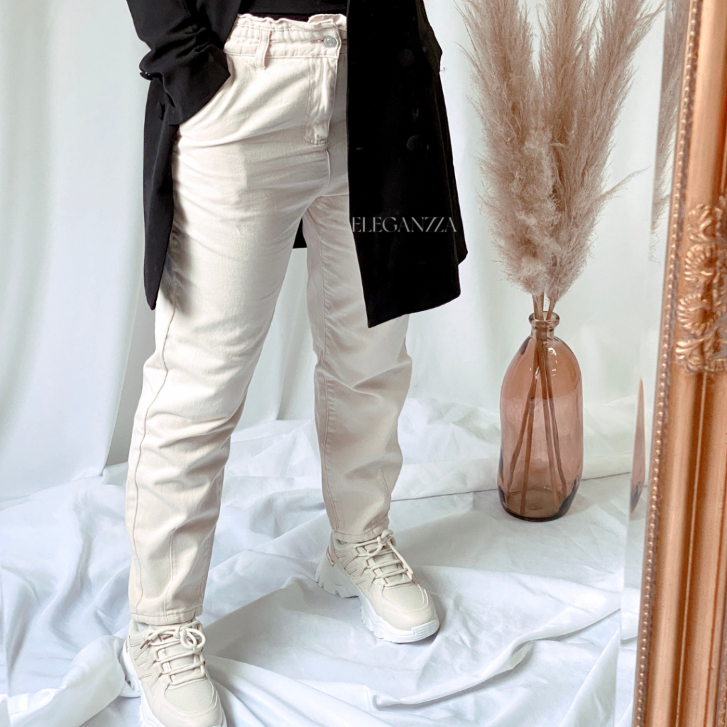 look blazer oversize noir avec jean mom beige
